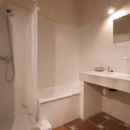 Guzman El Bueno Apartment *